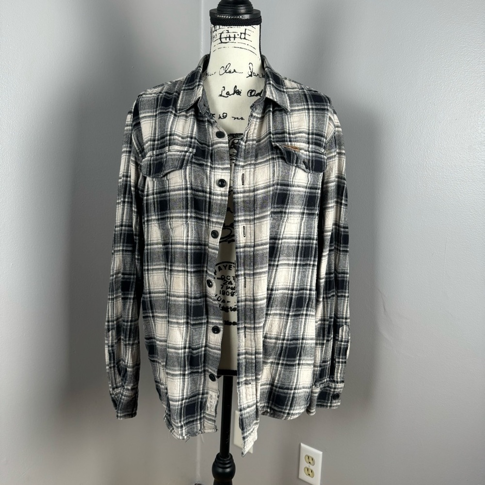 Comfy black & white soft flannel
